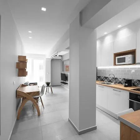 Big Apple, Nilie Hospitality Mgmt Апартаменти *